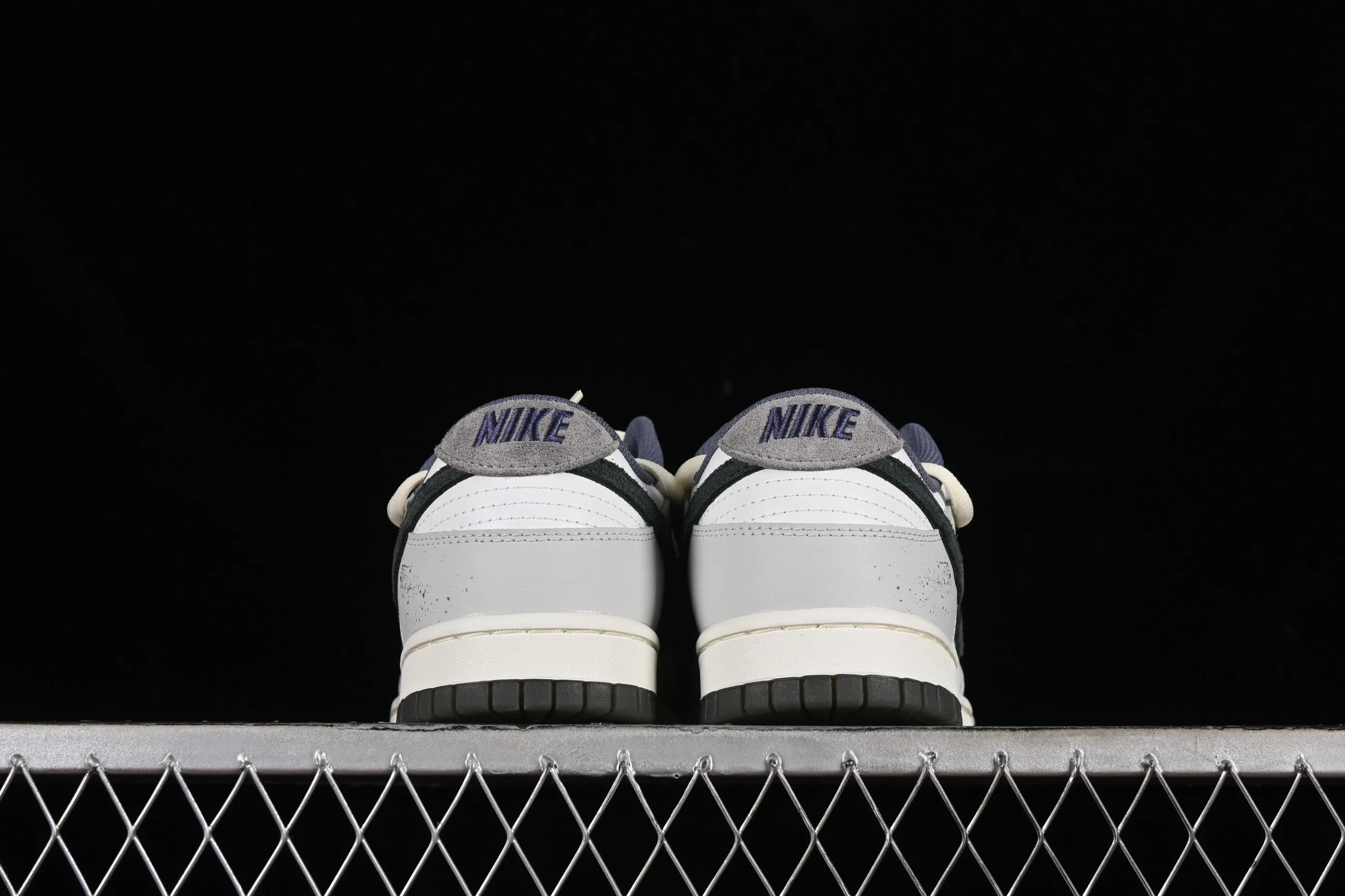 All Categories Nk SB Dunk Series Nk SB Dunk Low Low-top sneakers Nk Dunk Low SE Bubble Jellyfish Gray Island SB strap low-top casual sneakers FJ4188-100